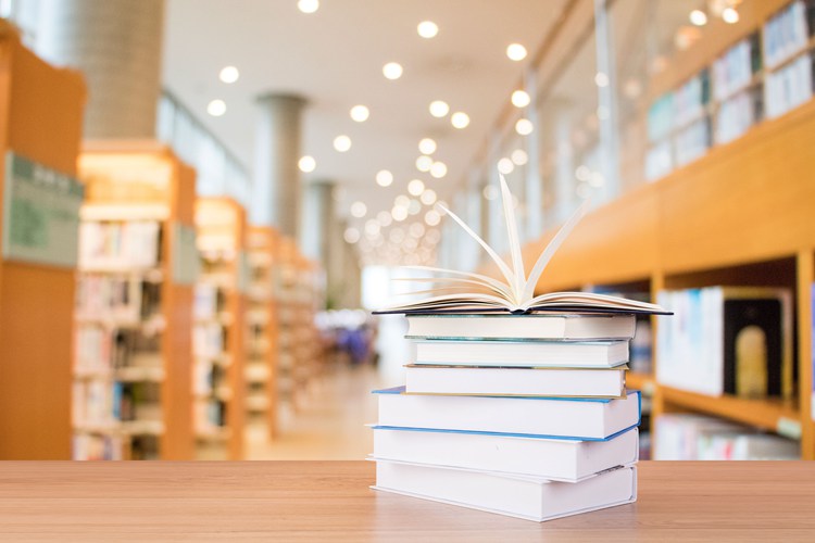 低價自費(fèi)出書需要多少錢，自費(fèi)出版，經(jīng)濟(jì)實(shí)惠的出書方案及成本解析